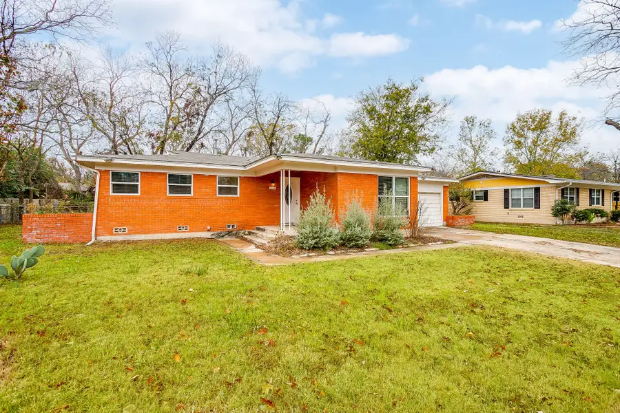 2020 Crestridge Street, Stephenville, TX 76401 - Image #3