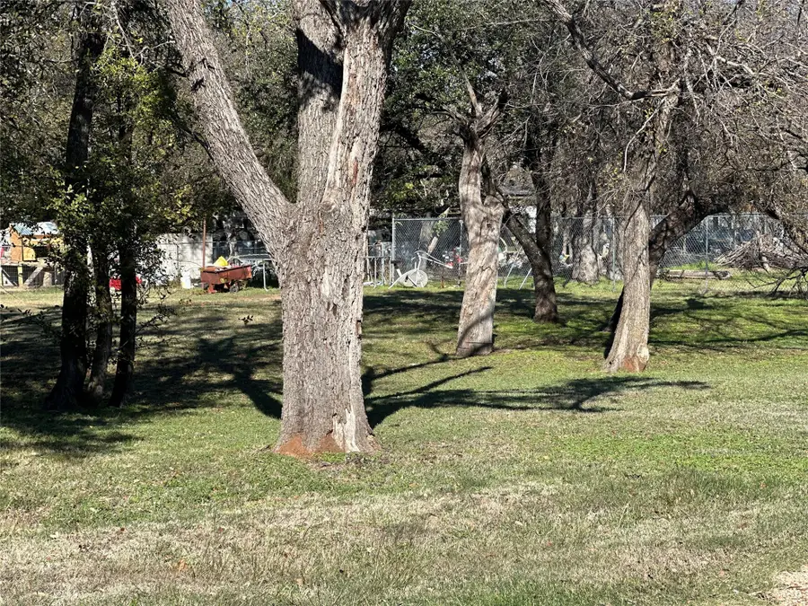 3003 Rockwood Drive, Granbury, TX 76048 - Image #2