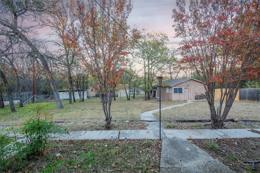 905 Martha Lane, Azle, TX 76020 - Image #2