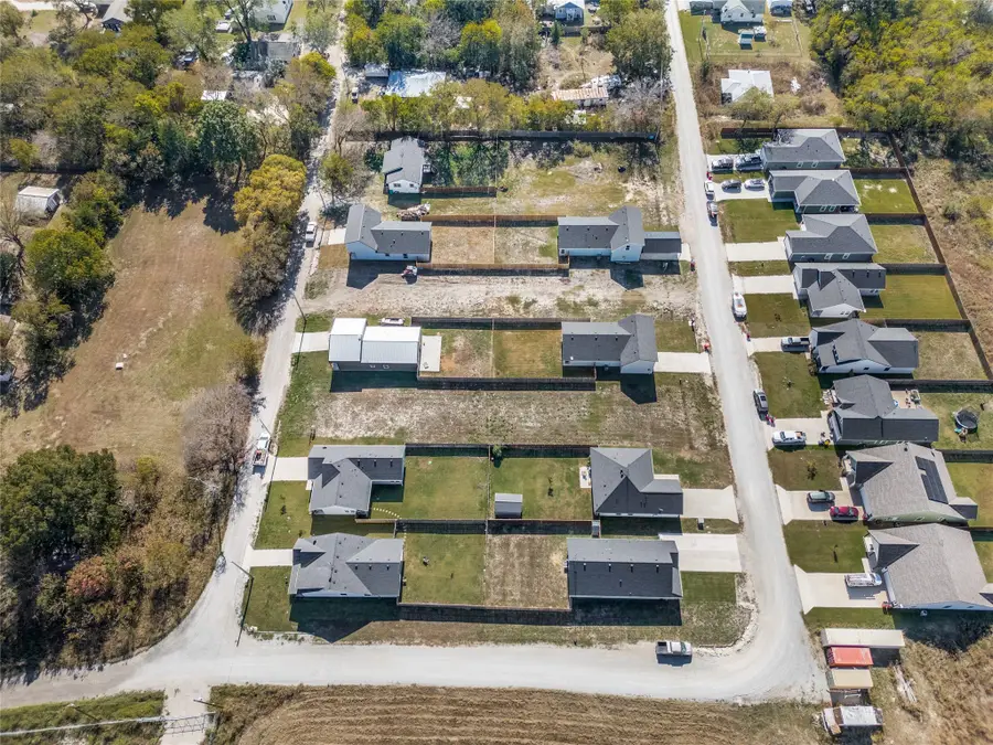 310 N Helton Street, Randolph, TX 75475 - Image #2