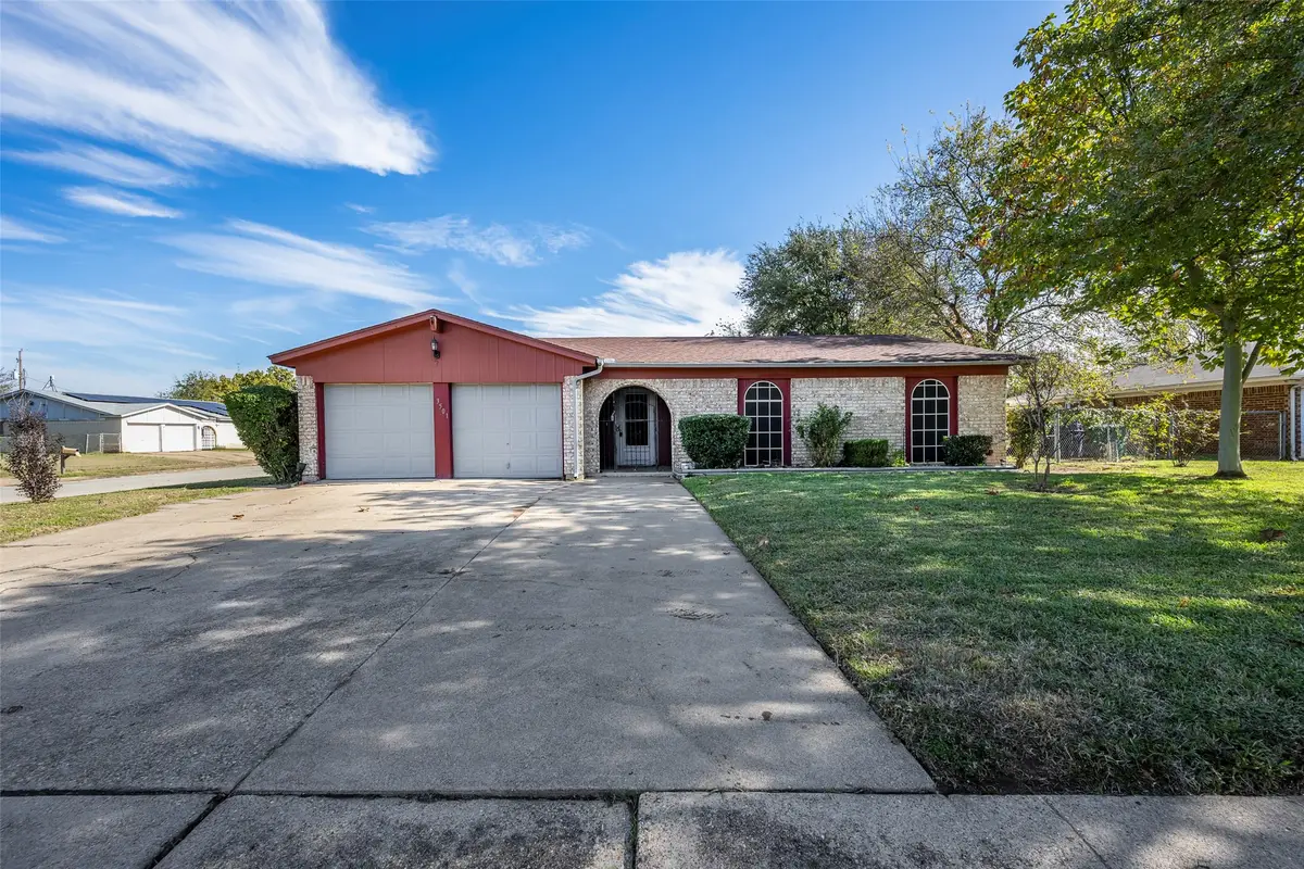 3501 Richardson Court W, Fort Worth, TX 76119 - #1
