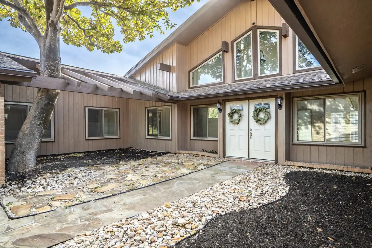 2102 Stonehill Court, Arlington, TX 76012 - Image #1