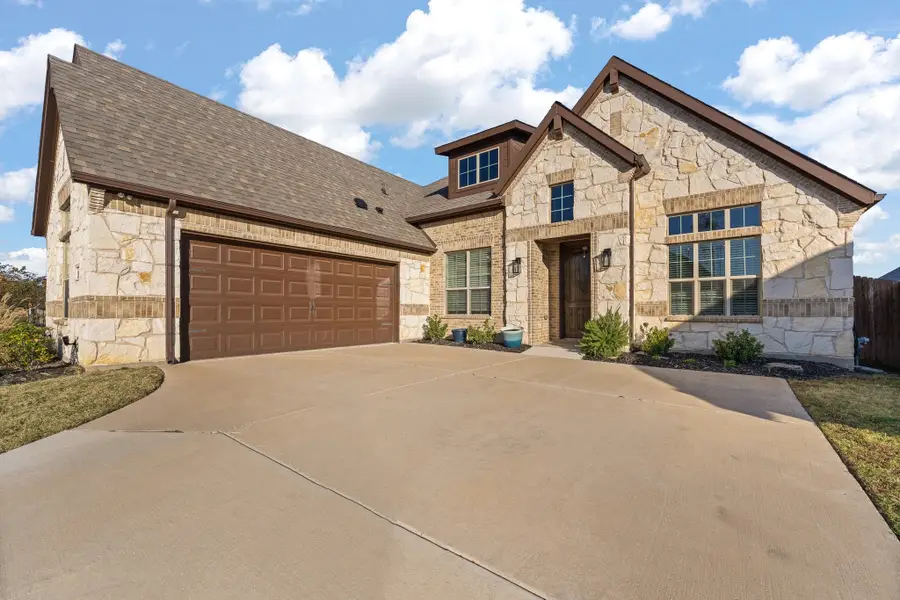 208 Wheeler Drive, Burleson, TX 76028 - Image #3