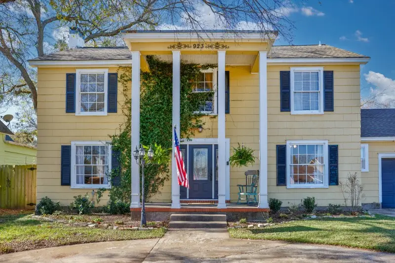 923 S Lindsay Street, Gainesville, TX 76240 - Image #1