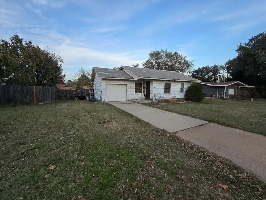 321 E Mustang Street, Crowley, TX 76036 - Image #2