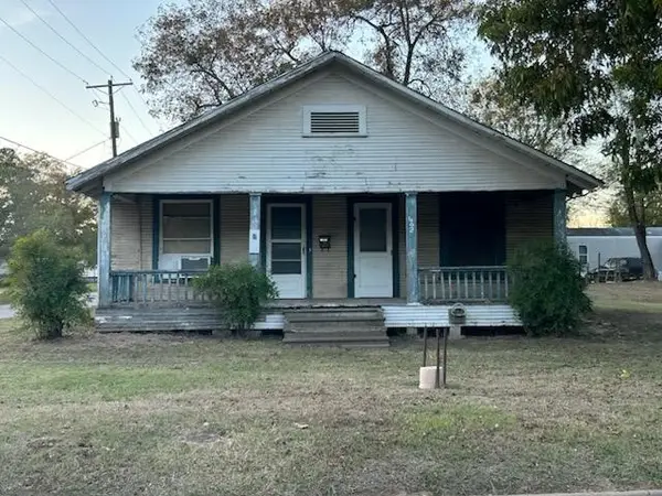 402 Cypress Street, Pittsburg, TX 75686