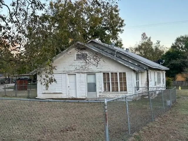 402 Cypress Street, Pittsburg, TX 75686 - Image #3