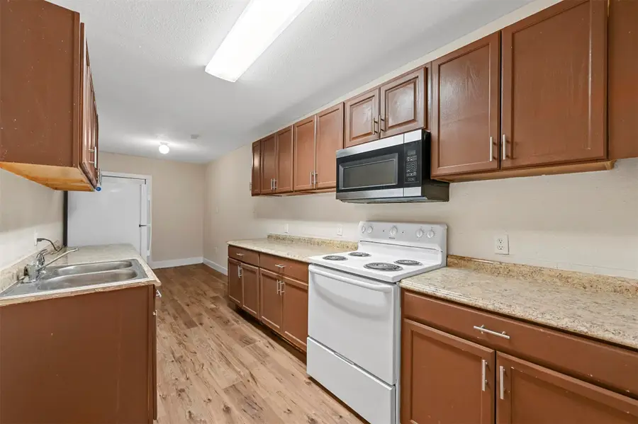 1016 E Arlington Avenue, Fort Worth, TX 76104 - Image #2