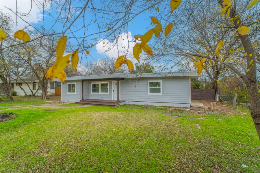 1704 Hillside Drive, River Oaks, TX 76114 - Image #3