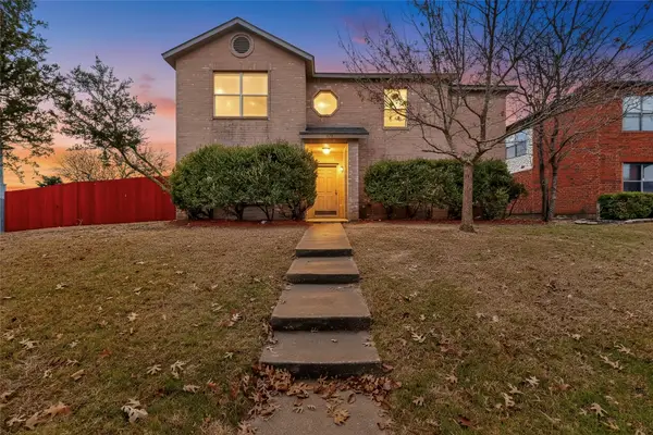 824 Willow Wood Drive, Cedar Hill, TX 75104