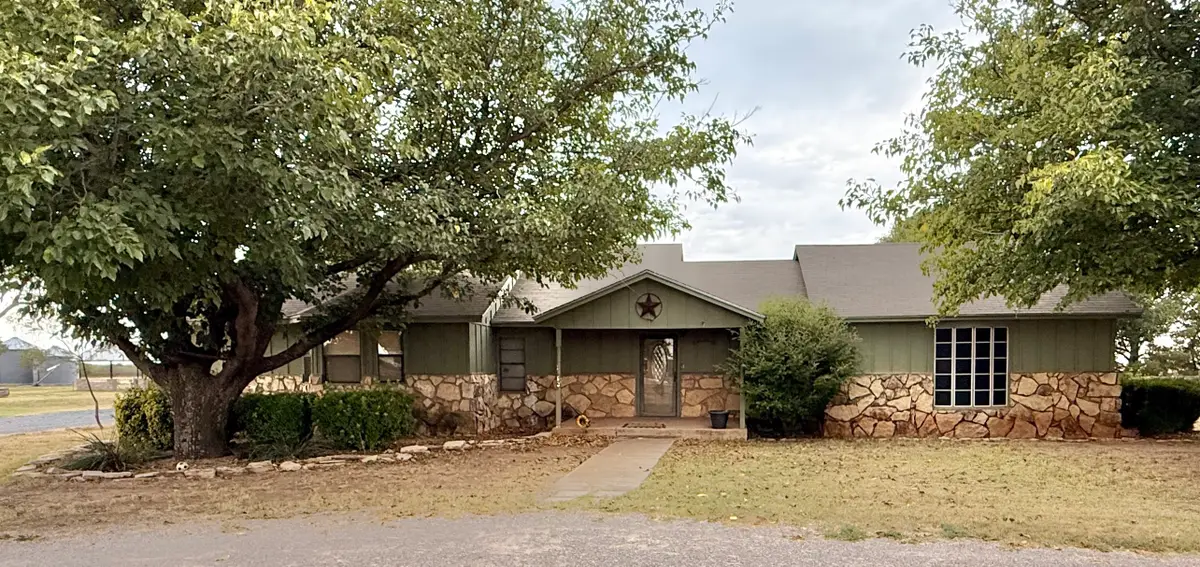 504 Loop Road, Quanah, TX 79252 - Image #1