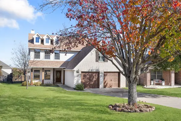 2824 Greenway Drive, Burleson, TX 76028