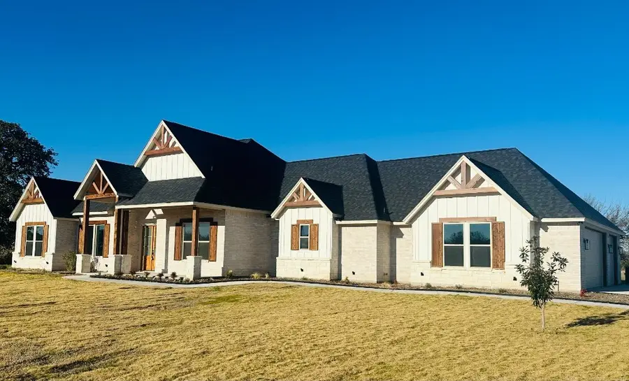 215 Salt Creek Ct Court, Weatherford, TX 76087 - Image #2