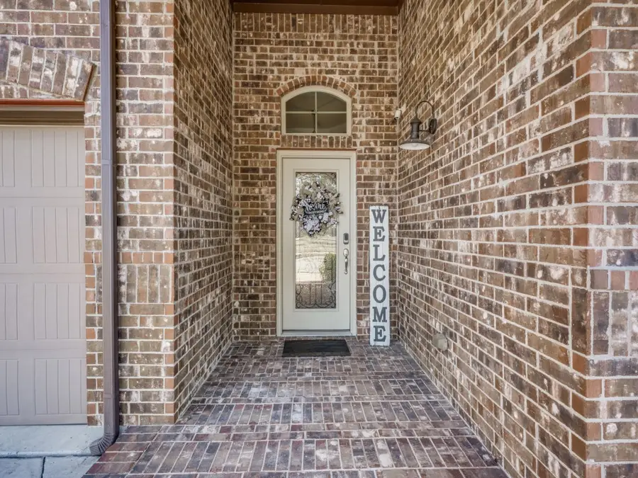 200 Oakmont Drive, Argyle, TX 76226 - Image #3