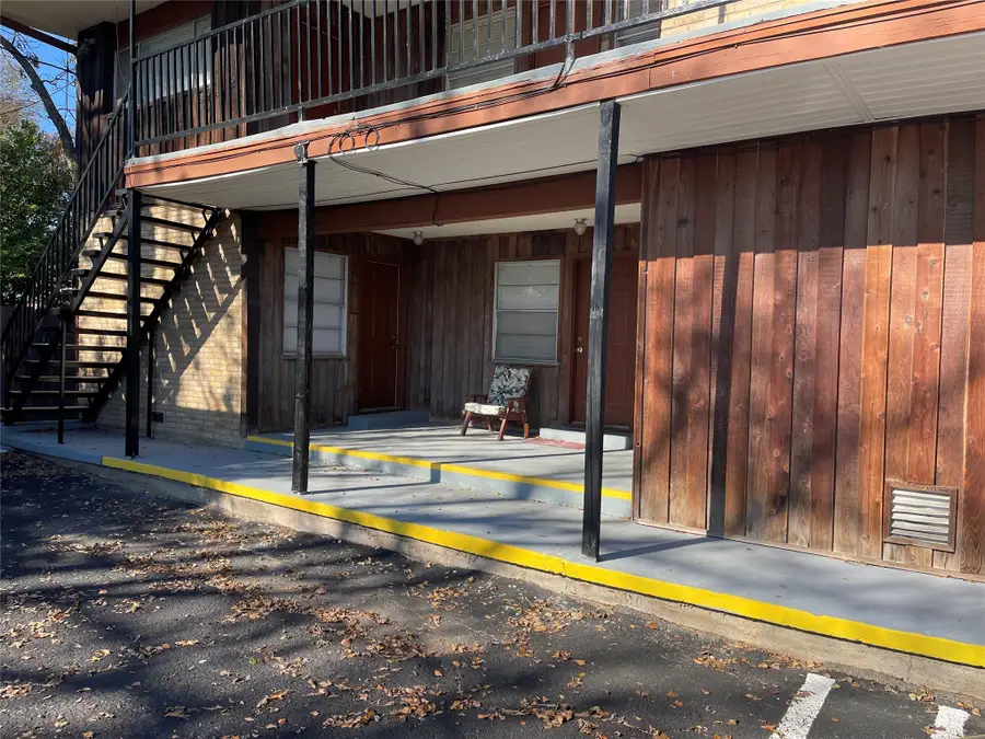 322 S Waco Street, Weatherford, TX 76086 - Image #3