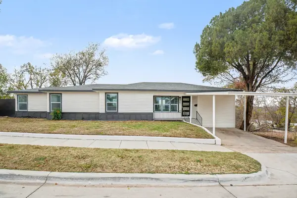 928 Ash Crescent Street, Fort Worth, TX 76104