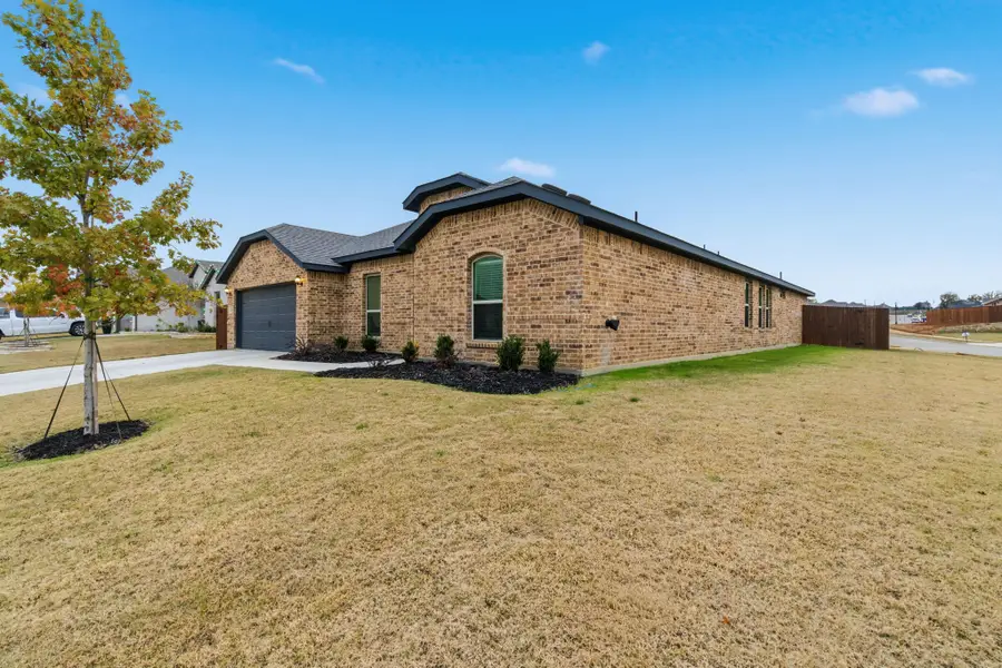 437 Falcon Way, Azle, TX 76020 - Image #2