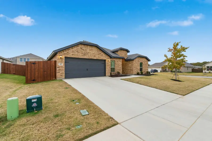 437 Falcon Way, Azle, TX 76020 - Image #3