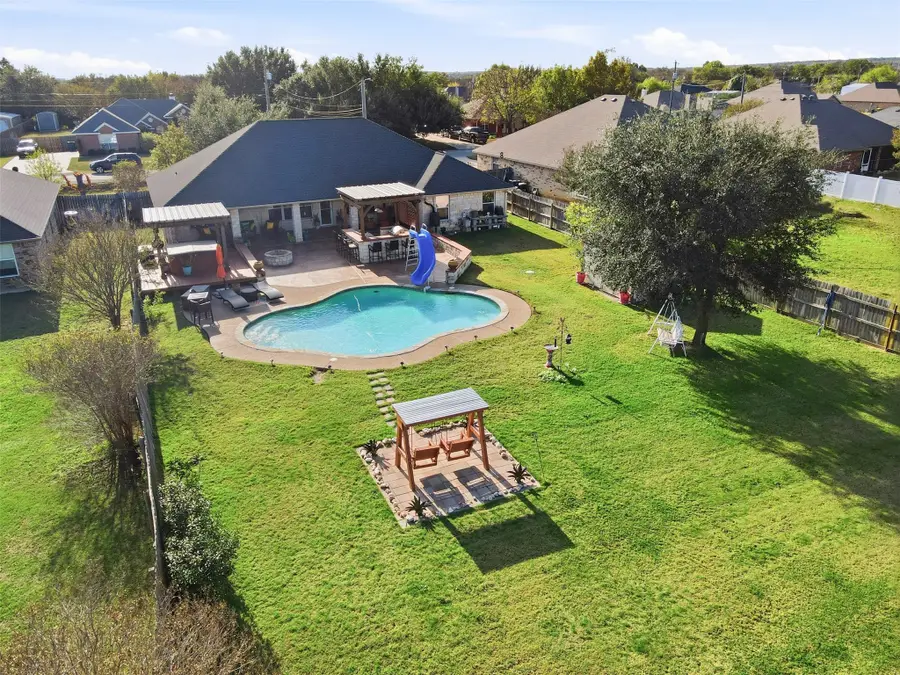 616 Parker Lane, Granbury, TX 76048 - Image #2