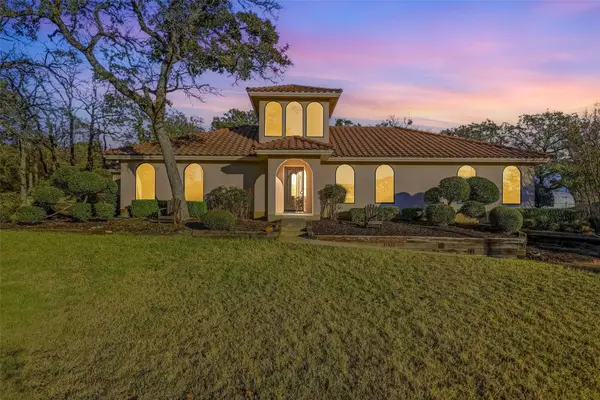 612 Shady Oaks Trail, Burleson, TX 76028