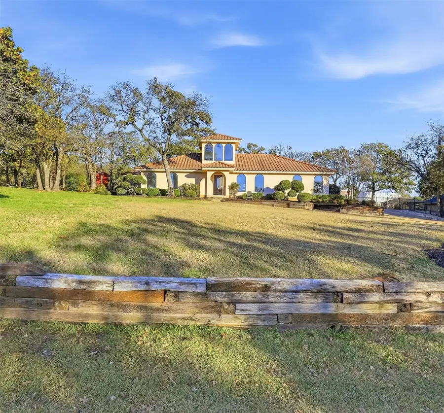 612 Shady Oaks Trail, Burleson, TX 76028 - Image #3