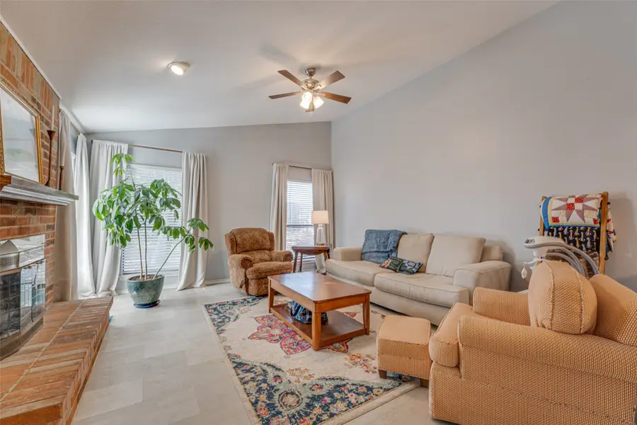 210 Wilshire Drive, Glenn Heights, TX 75154 - Image #2