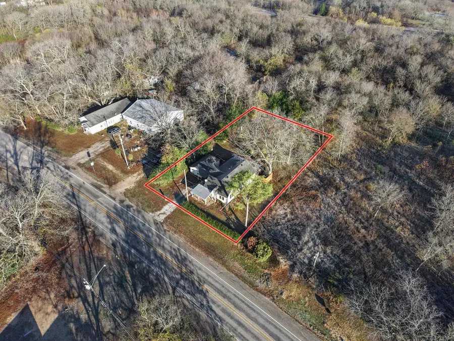 305 E Bells Boulevard, Bells, TX 75414 - Image #3