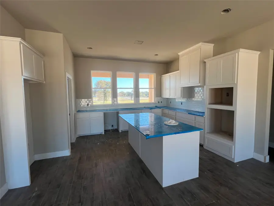 105 Cattleman Drive, Springtown, TX 76082 - Image #3