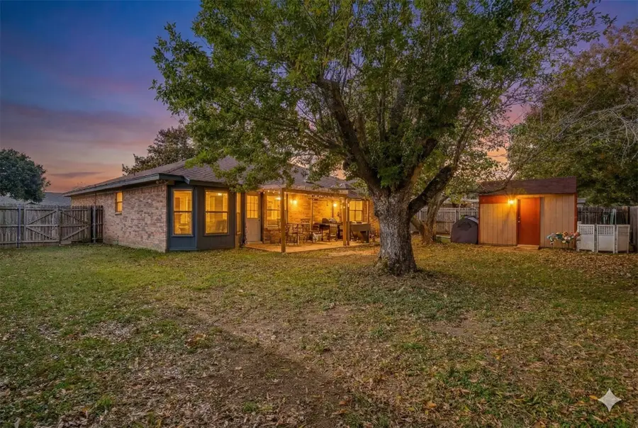 516 Clover Drive, Saginaw, TX 76179 - Image #2