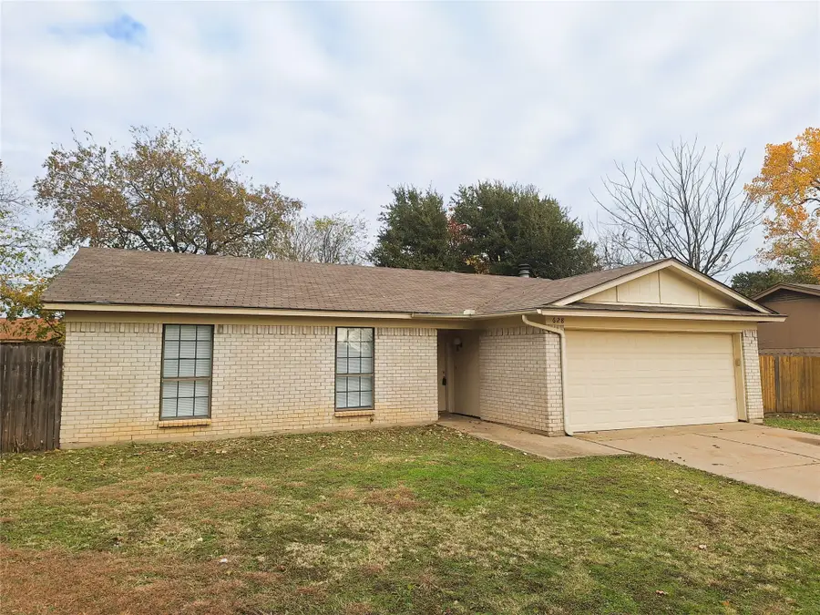 628 Edwards Drive, Saginaw, TX 76179 - Image #2