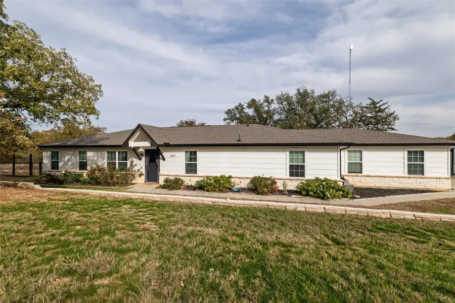 399 Wild Hill Oak Drive, Springtown, TX 76082 - Image #2