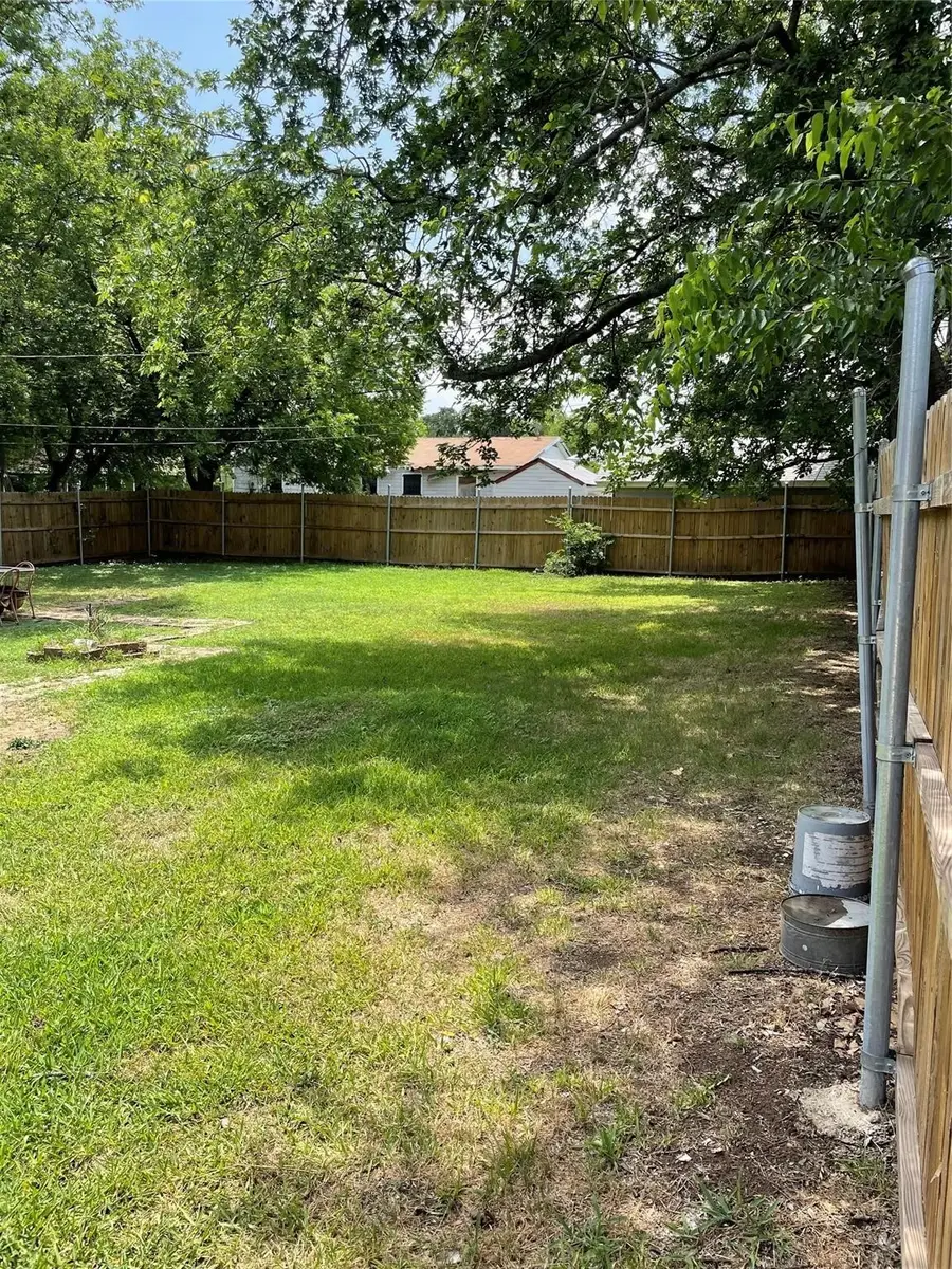 4628 Burton Avenue, Fort Worth, TX 76105 - Image #2