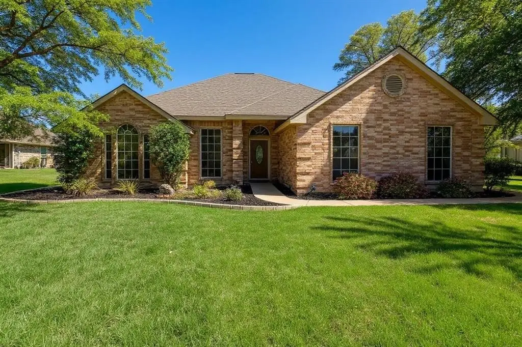 904 Martin, Italy, TX 76651 - Image #1