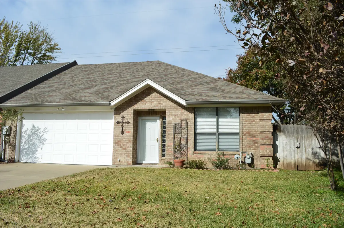 945 Heather Court, Weatherford, TX 76086 - Image #1