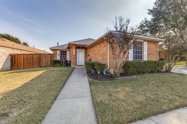 218 Streamside Drive, DeSoto, TX 75115