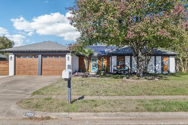 2609 Meadow Green, Bedford, TX 76021