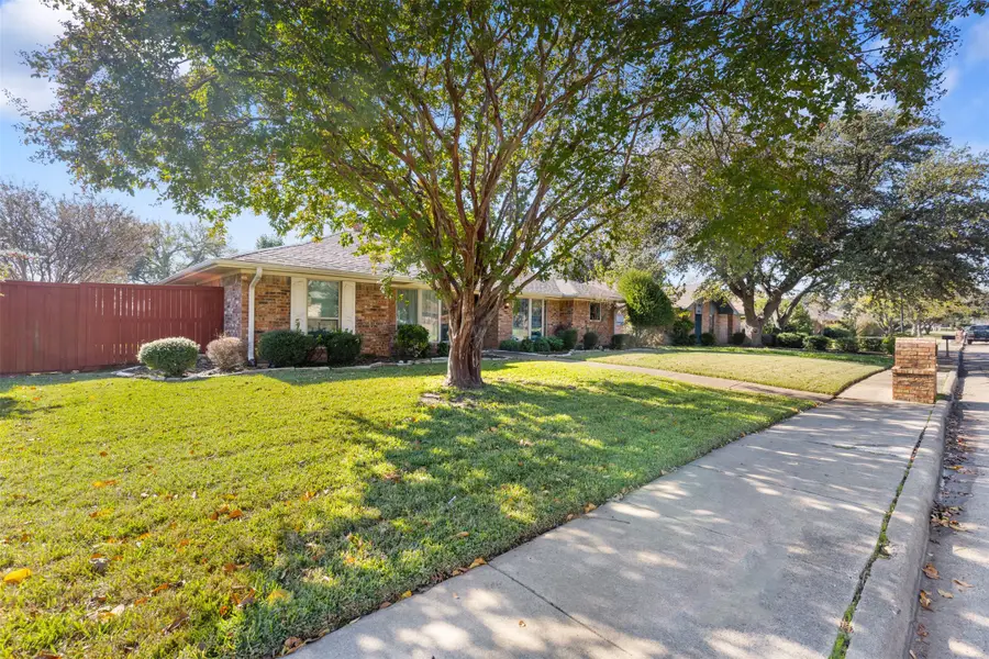 1924 Robin Meadow Drive, Carrollton, TX 75007 - Image #2