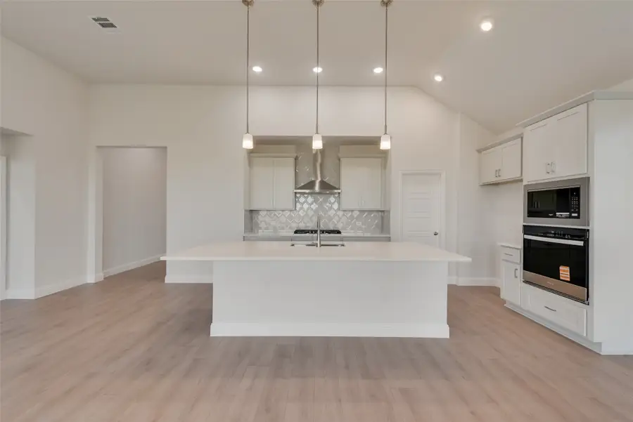 840 Turnbull Avenue, Justin, TX 76247 - Image #2