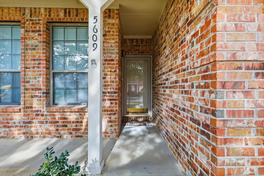 5609 Desert Willow Court, Fort Worth, TX 76137 - Image #3