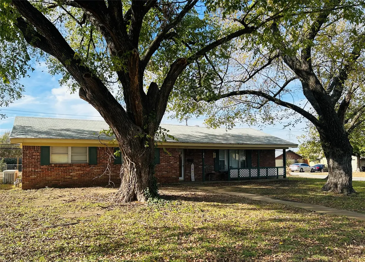 4425 Wedgmont Circle S, Fort Worth, TX 76133 - Image #1