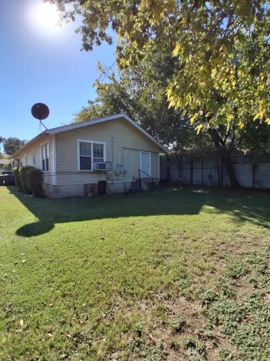 1015 E Morphy Street, Fort Worth, TX 76104 - Image #2
