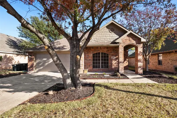 6136 Lochmoor Drive, Fort Worth, TX 76179