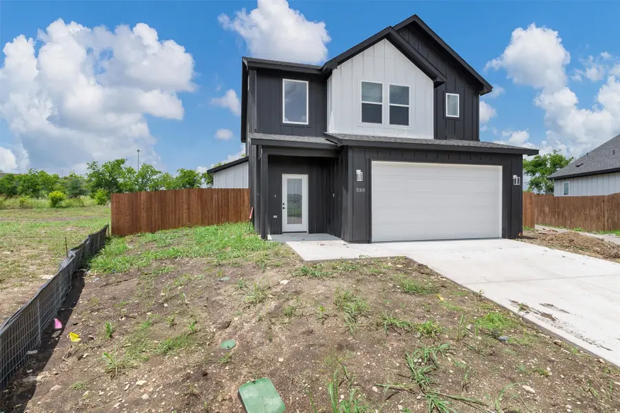 588 Highview Court, Godley, TX 76044 - Image #2