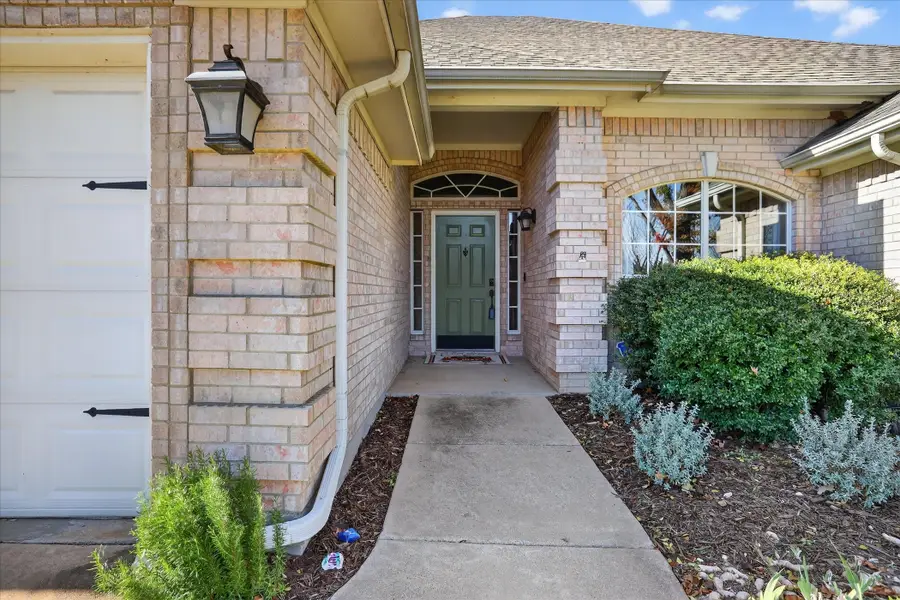 324 Woodcrest Drive, Saginaw, TX 76179 - Image #3