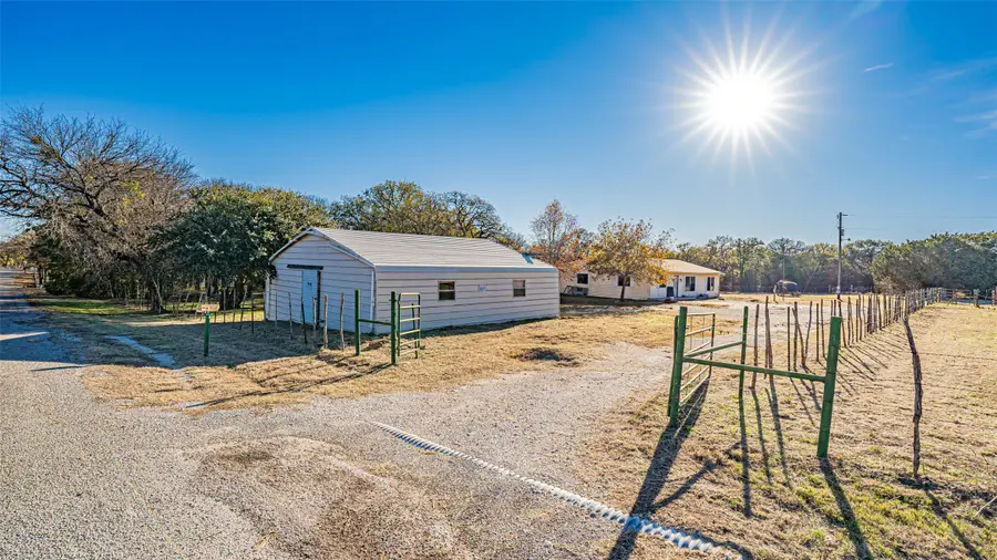 1005 Hickey Court, Granbury, TX 76049 - Image #3