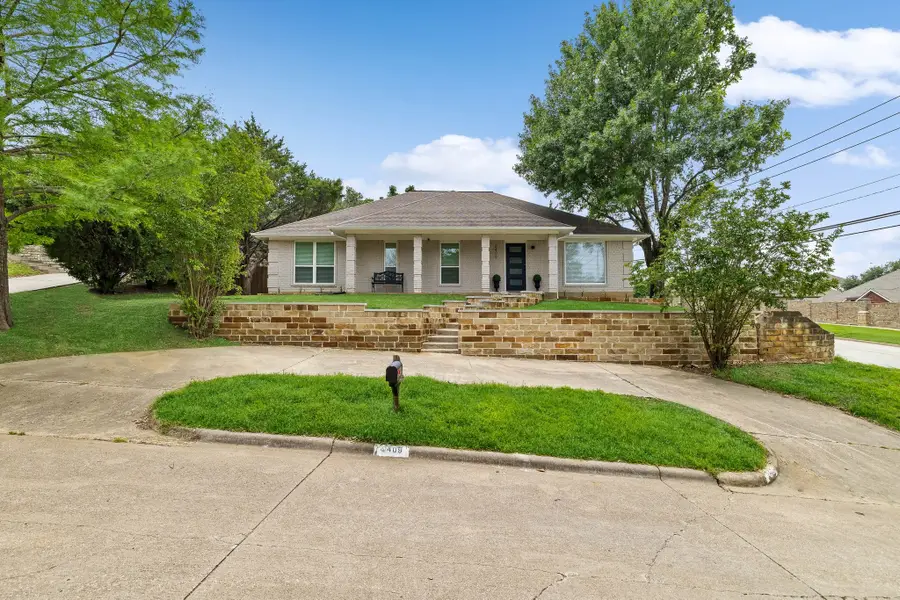 2409 Pebblebrook Court, Grand Prairie, TX 75050 - Image #2