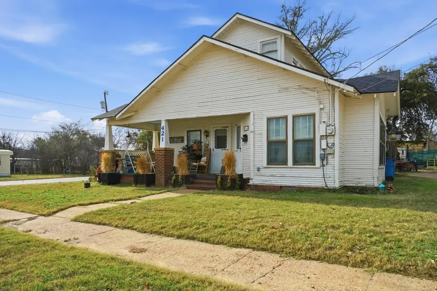 421 S Mcamis Street, Breckenridge, TX 76424 - Image #2