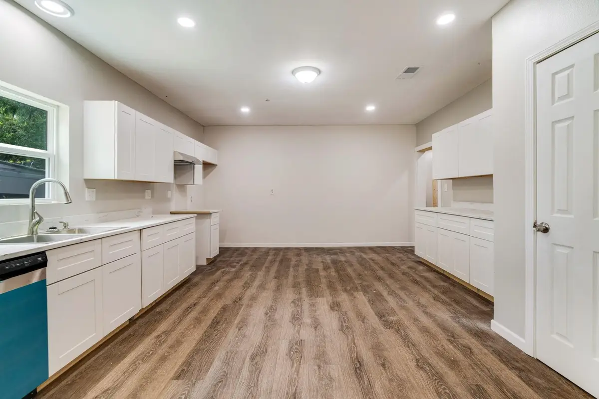 562 1st Street Sw, Paris, TX 75460 - Image #1