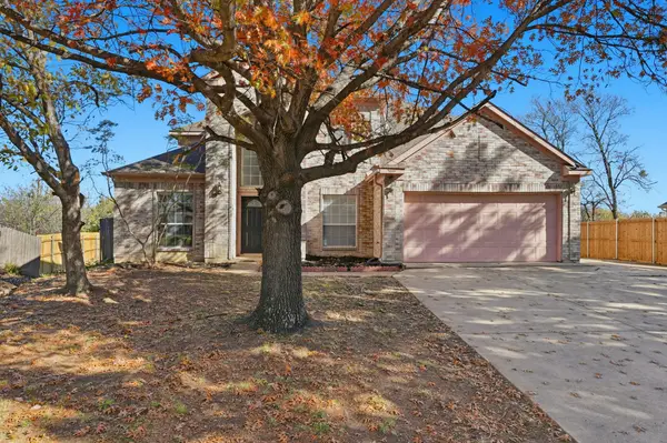 5601 Greenwich Drive, Arlington, TX 76018