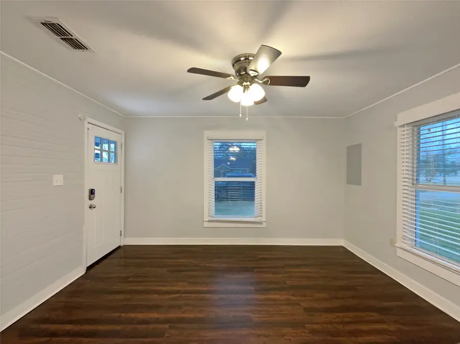 212 N 4th Street, Sanger, TX 76266 - Image #3